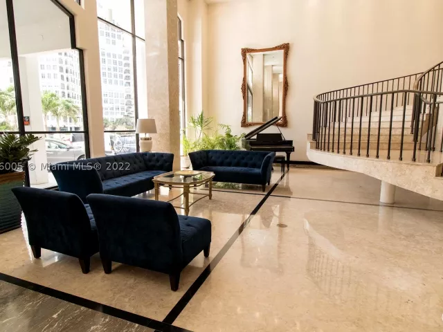 2-bedroom condo for rent in Miami Beach - 5601 Collins Ave 1206 - MondialRealty