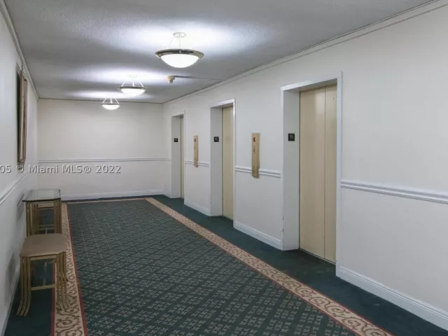 2-bedroom condo for rent in Miami Beach - 5601 Collins Ave 1206 - MondialRealty