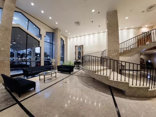 2-bedroom condo for rent in Miami Beach - 5601 Collins Ave 1206 - MondialRealty