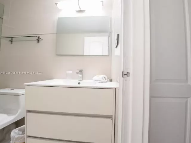 2-bedroom condo for rent in Miami Beach - 5601 Collins Ave 1206 - MondialRealty