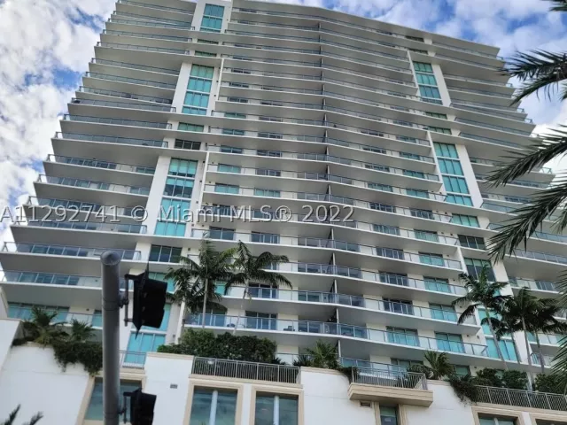 3-bedroom condo for rent in Sunny Isles Beach - 300 Sunny Isles Blvd 4-1202 - MondialRealty