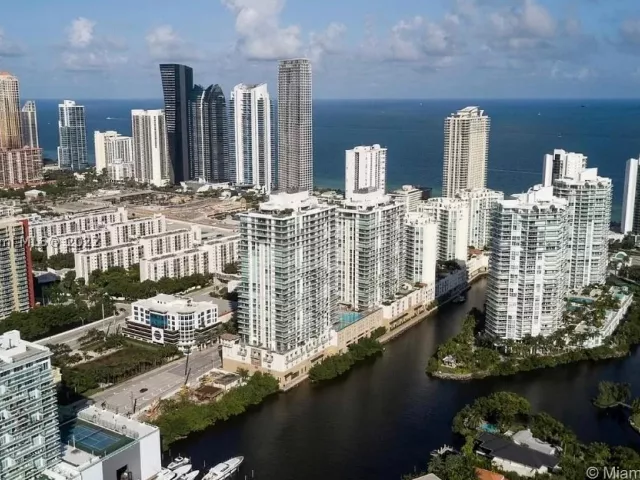 3-bedroom condo for rent in Sunny Isles Beach - 300 Sunny Isles Blvd 4-1202 - MondialRealty