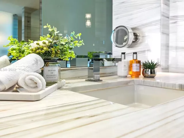 condo for rent in Miami Beach - 2201 Collins Ave 1926/PH- - MondialRealty