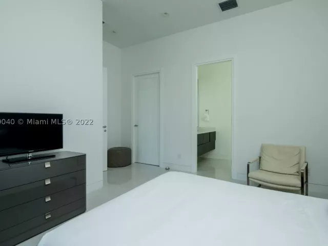 4-bedroom home for rent in Fort Lauderdale - 128 Fiesta Way - MondialRealty