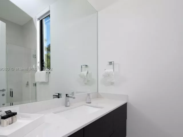 4-bedroom home for rent in Fort Lauderdale - 128 Fiesta Way - MondialRealty