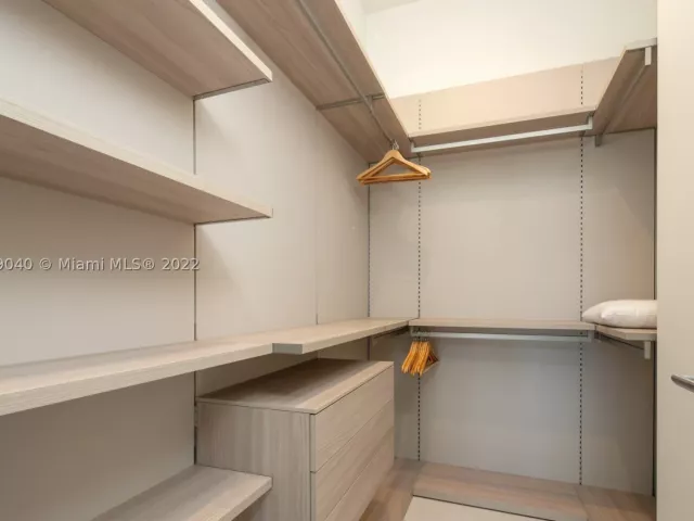 4-bedroom home for rent in Fort Lauderdale - 128 Fiesta Way - MondialRealty