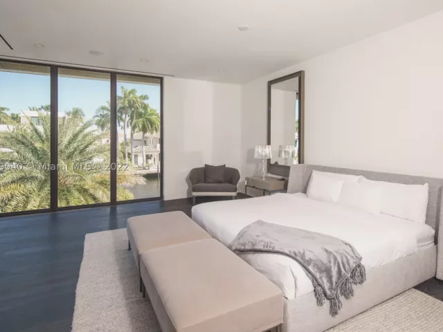 4-bedroom home for rent in Fort Lauderdale - 128 Fiesta Way - MondialRealty