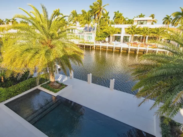 4-bedroom home for rent in Fort Lauderdale - 128 Fiesta Way - MondialRealty