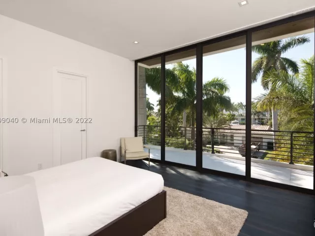 4-bedroom home for rent in Fort Lauderdale - 128 Fiesta Way - MondialRealty