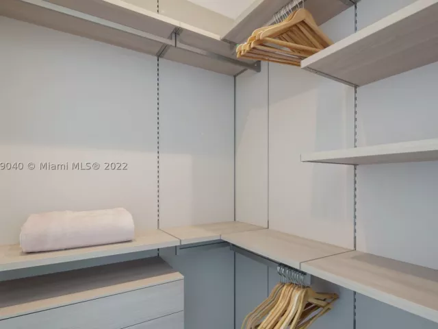 4-bedroom home for rent in Fort Lauderdale - 128 Fiesta Way - MondialRealty
