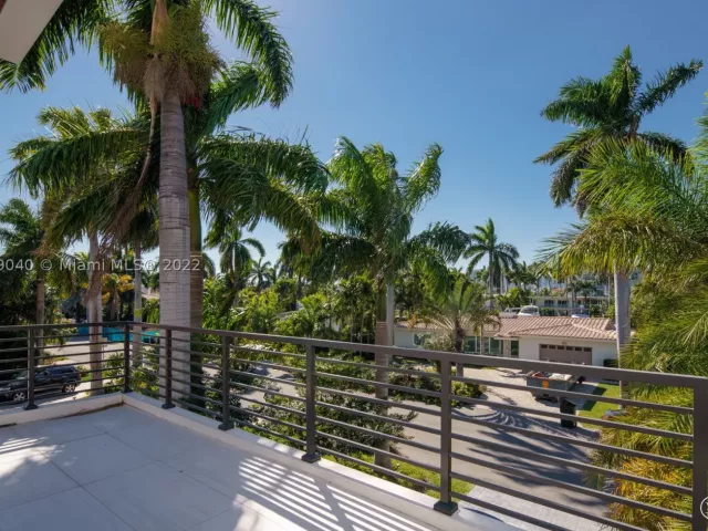 4-bedroom home for rent in Fort Lauderdale - 128 Fiesta Way - MondialRealty