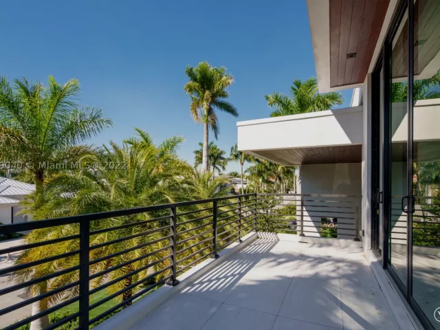 4-bedroom home for rent in Fort Lauderdale - 128 Fiesta Way - MondialRealty