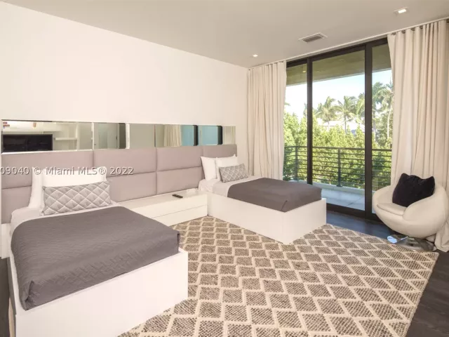4-bedroom home for rent in Fort Lauderdale - 128 Fiesta Way - MondialRealty