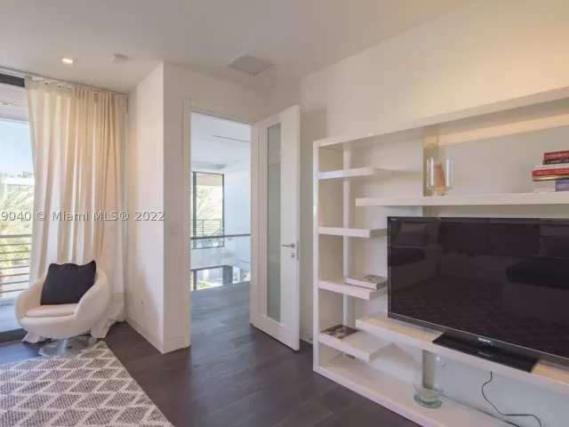 4-bedroom home for rent in Fort Lauderdale - 128 Fiesta Way - MondialRealty
