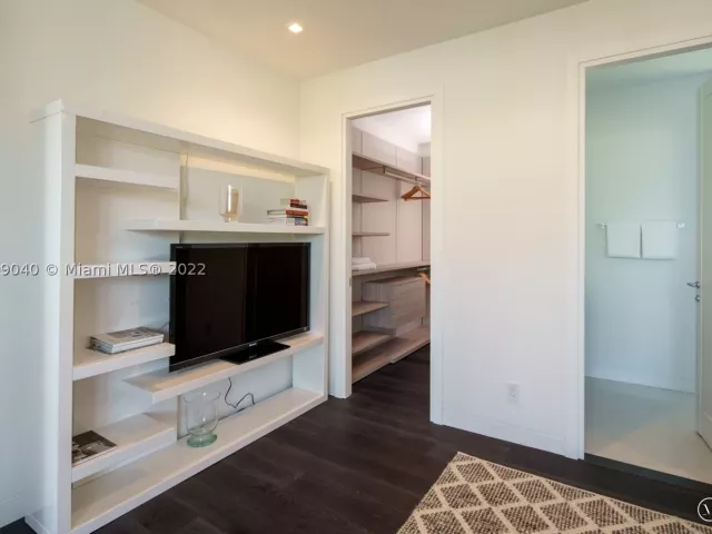 4-bedroom home for rent in Fort Lauderdale - 128 Fiesta Way - MondialRealty