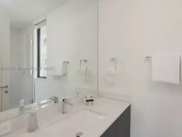 4-bedroom home for rent in Fort Lauderdale - 128 Fiesta Way - MondialRealty