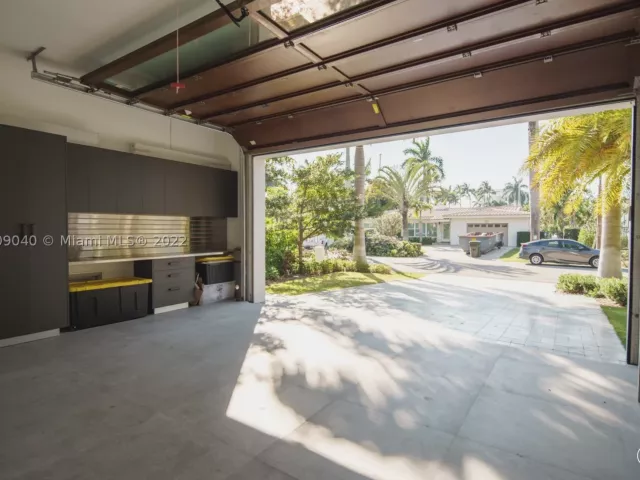 4-bedroom home for rent in Fort Lauderdale - 128 Fiesta Way - MondialRealty
