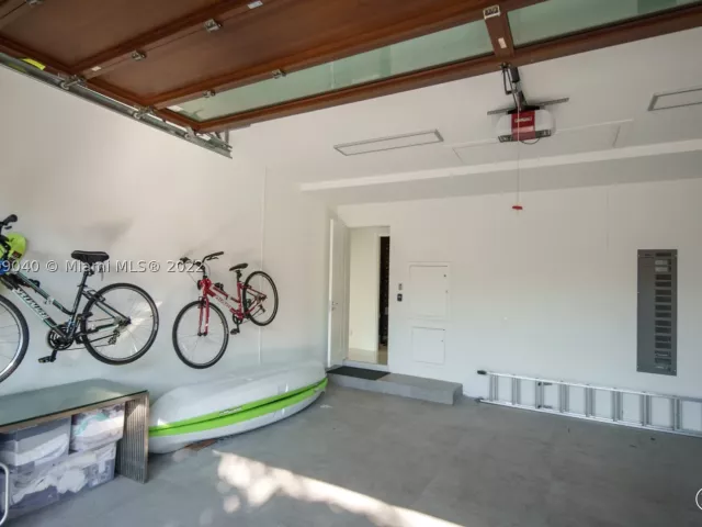 4-bedroom home for rent in Fort Lauderdale - 128 Fiesta Way - MondialRealty