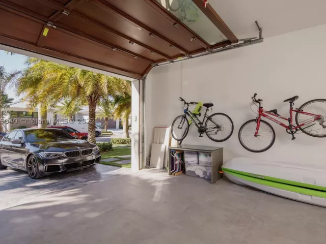 4-bedroom home for rent in Fort Lauderdale - 128 Fiesta Way - MondialRealty