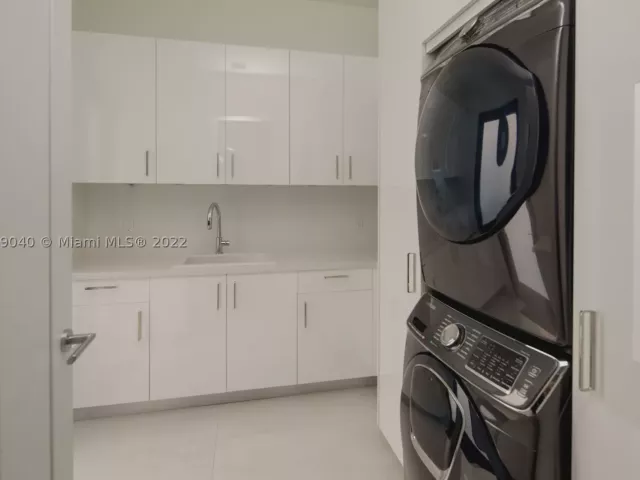 4-bedroom home for rent in Fort Lauderdale - 128 Fiesta Way - MondialRealty