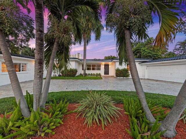 Home for sale at 1308 Seabreeze Blvd - photo 3356944