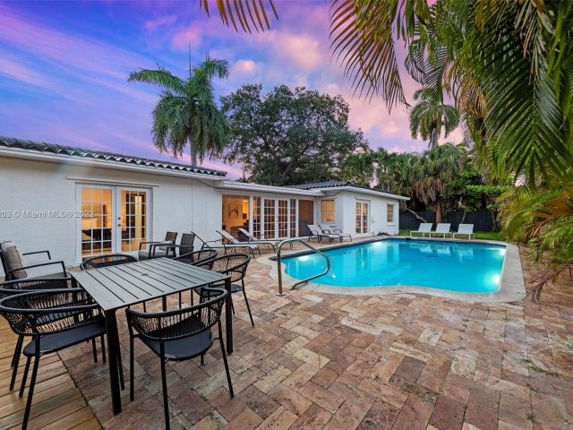 Home for sale at 1308 Seabreeze Blvd - photo 3356956