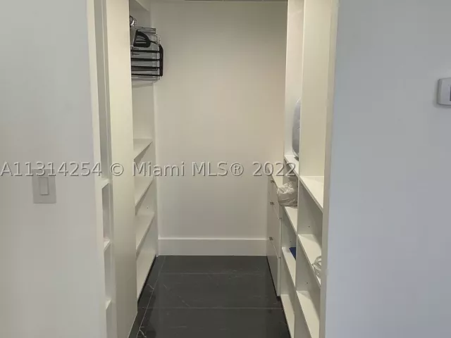 1-bedroom condo for sale in Hallandale Beach - 3180 S Ocean Dr 1503 - MondialRealty