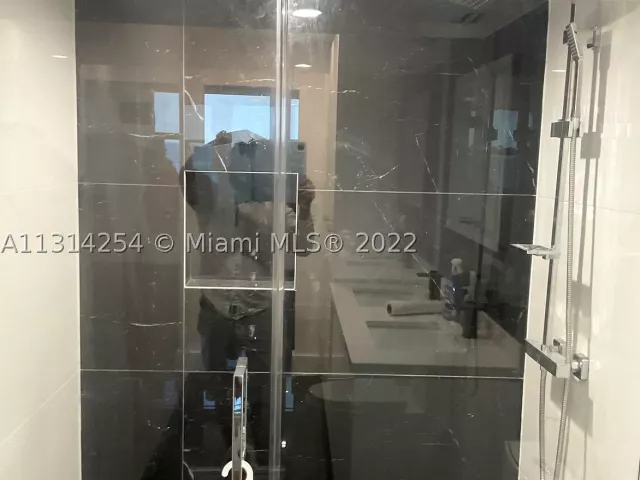 1-bedroom condo for sale in Hallandale Beach - 3180 S Ocean Dr 1503 - MondialRealty