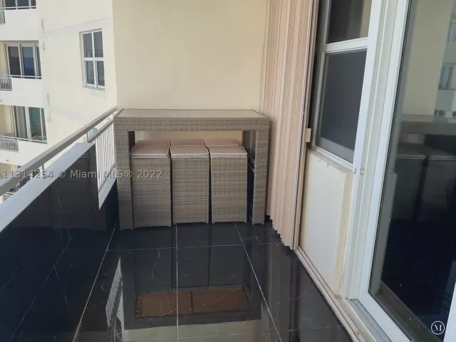 1-bedroom condo for sale in Hallandale Beach - 3180 S Ocean Dr 1503 - MondialRealty