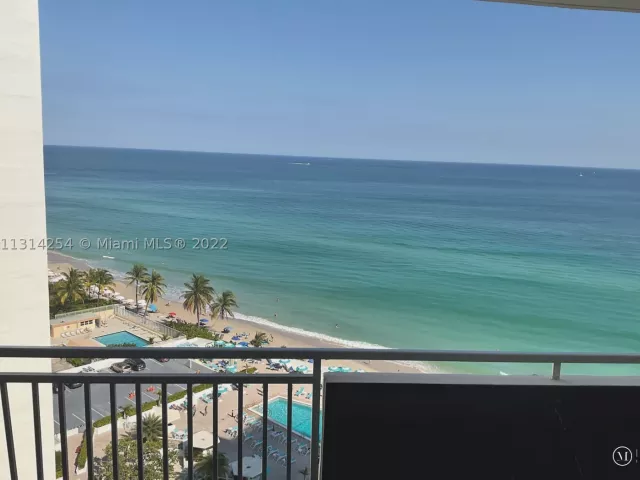 1-bedroom condo for sale in Hallandale Beach - 3180 S Ocean Dr 1503 - MondialRealty