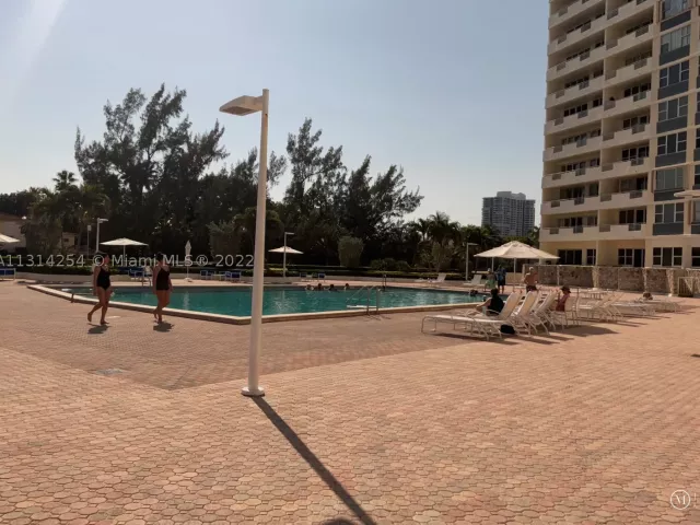 1-bedroom condo for sale in Hallandale Beach - 3180 S Ocean Dr 1503 - MondialRealty