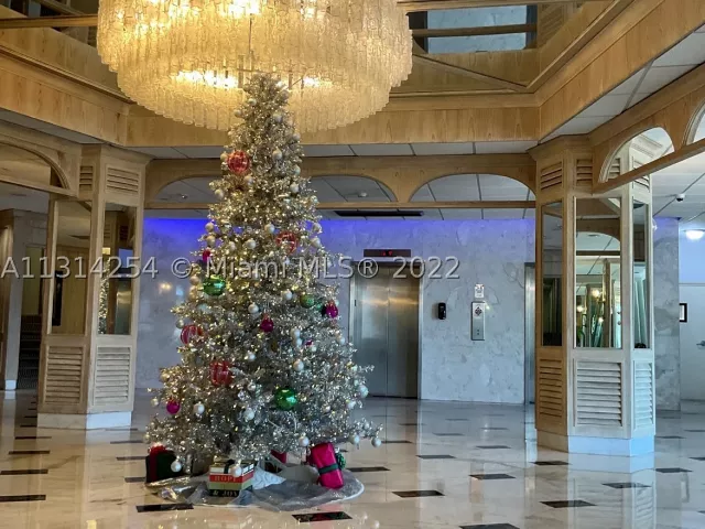 1-bedroom condo for sale in Hallandale Beach - 3180 S Ocean Dr 1503 - MondialRealty