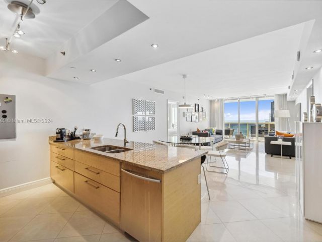 Apartment for sale  Unit #2703 - photo 6910393