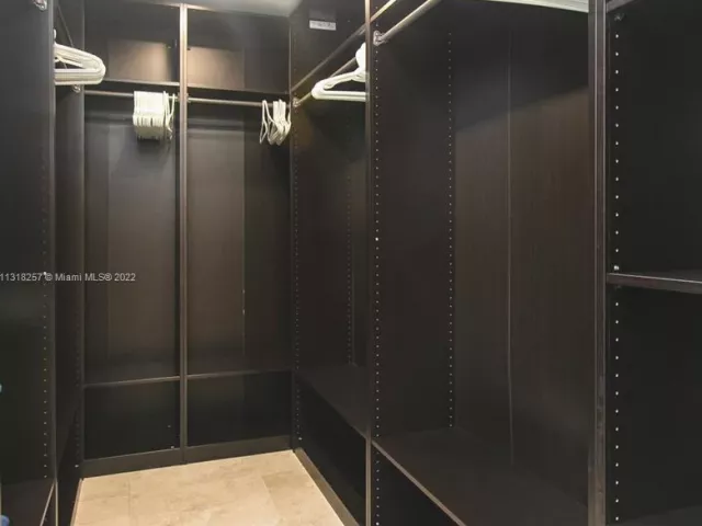 5-bedroom home for rent in Hollywood - 833 Washington St - MondialRealty