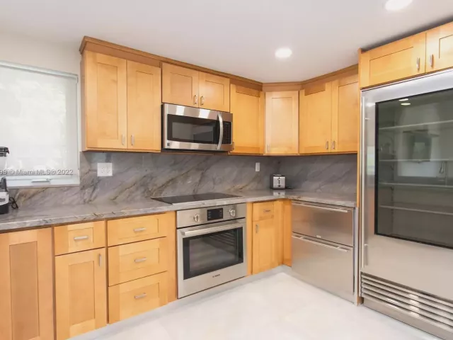5-bedroom home for rent in Hollywood - 1022 Adams St - MondialRealty