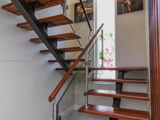 5-bedroom home for rent in Hollywood - 1022 Adams St - MondialRealty