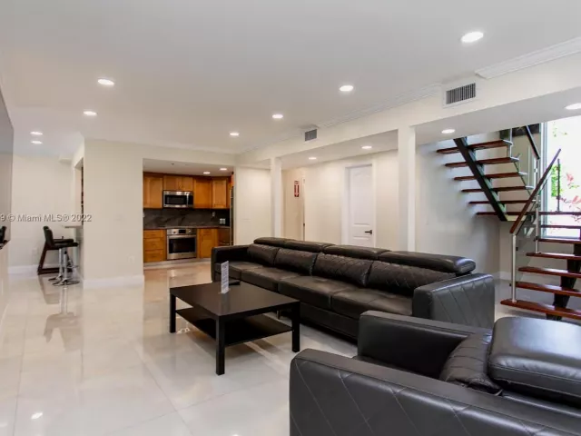 5-bedroom home for rent in Hollywood - 1022 Adams St - MondialRealty