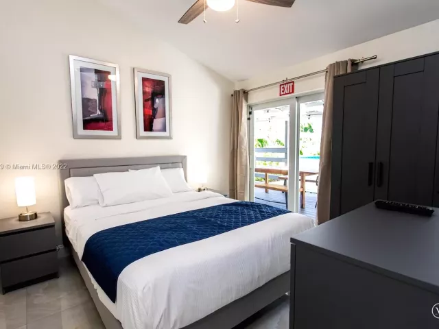 5-bedroom home for rent in Hollywood - 1022 Adams St - MondialRealty