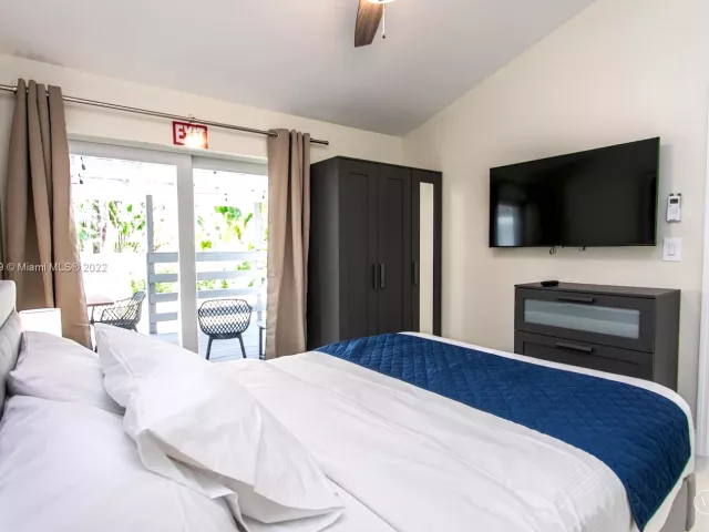 5-bedroom home for rent in Hollywood - 1022 Adams St - MondialRealty