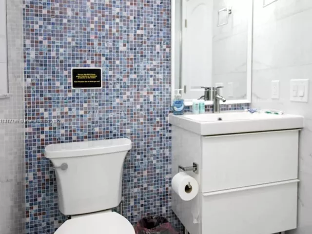 5-bedroom home for rent in Hollywood - 1022 Adams St - MondialRealty