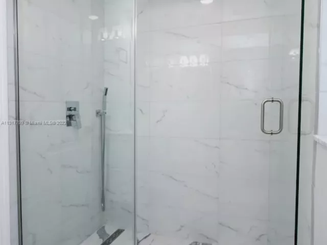 5-bedroom home for rent in Hollywood - 1022 Adams St - MondialRealty