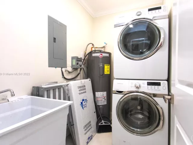 5-bedroom home for rent in Hollywood - 1022 Adams St - MondialRealty