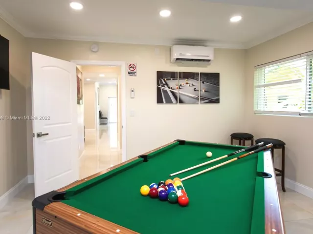 5-bedroom home for rent in Hollywood - 1022 Adams St - MondialRealty