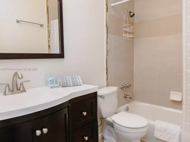 4-bedroom home for rent in Hollywood - 951 Washington St - MondialRealty