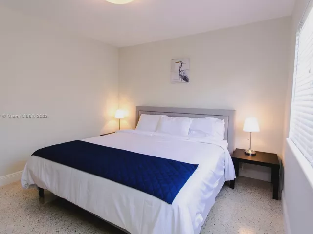 4-bedroom home for rent in Hollywood - 951 Washington St - MondialRealty