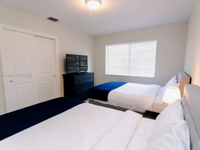 4-bedroom home for rent in Hollywood - 951 Washington St - MondialRealty