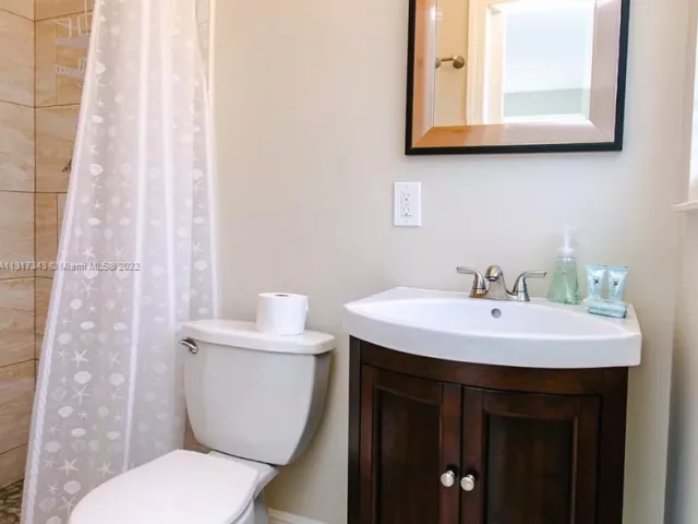 4-bedroom home for rent in Hollywood - 951 Washington St - MondialRealty