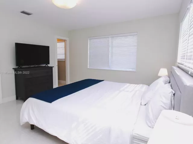 4-bedroom home for rent in Hollywood - 951 Washington St - MondialRealty