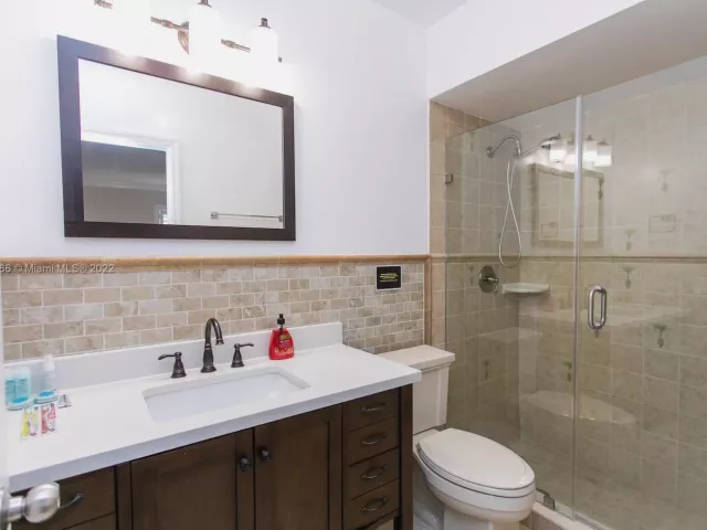 5-bedroom home for rent in Hollywood - 1311 Rodman St - MondialRealty