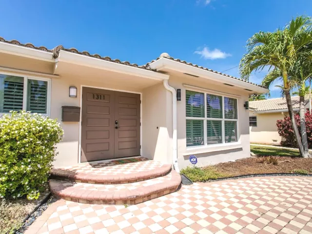 5-bedroom home for rent in Hollywood - 1311 Rodman St - MondialRealty